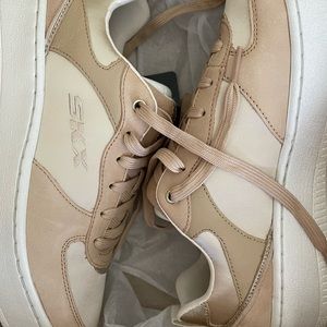 Women’s Sneakers